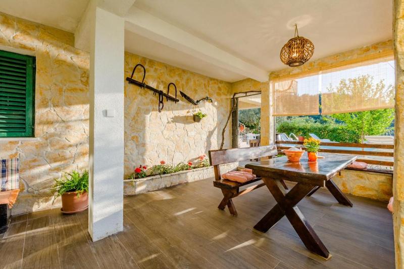 Charming apartment with private pool in Mastrinka - 98 sqm - image 43