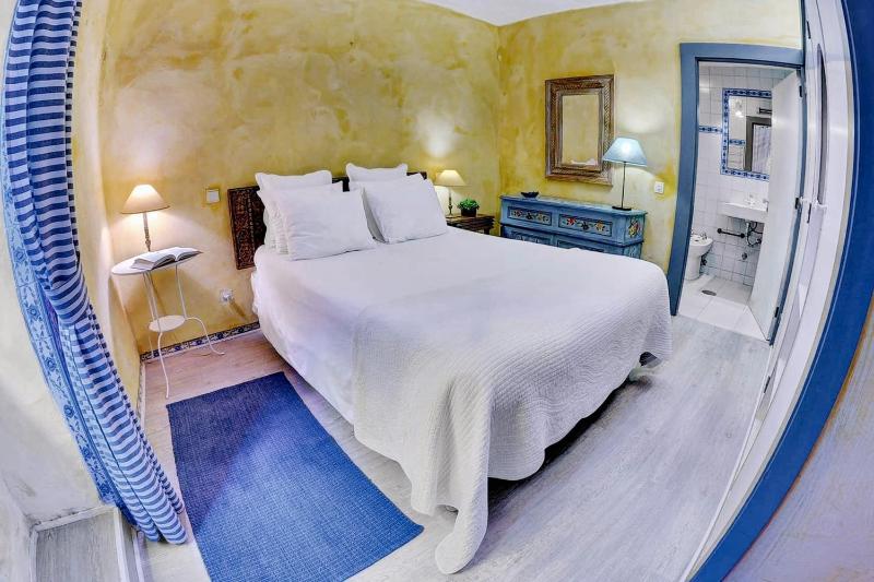 Cosy apartment in the centre of Porto + Private terrace - image 12