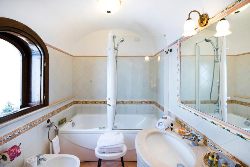 Elegant Villa in Positano with Private Pool - image 2