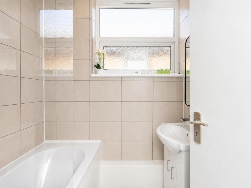 Open Mind Property - Hot Tub 4 Bedrooms & Free Parking - image 15
