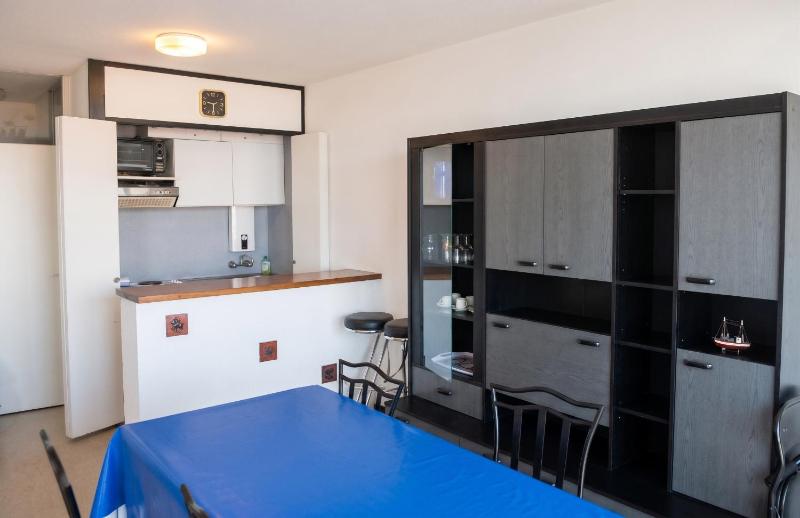 Modern apartment with sea view in Nieuport 65 m² - image 1
