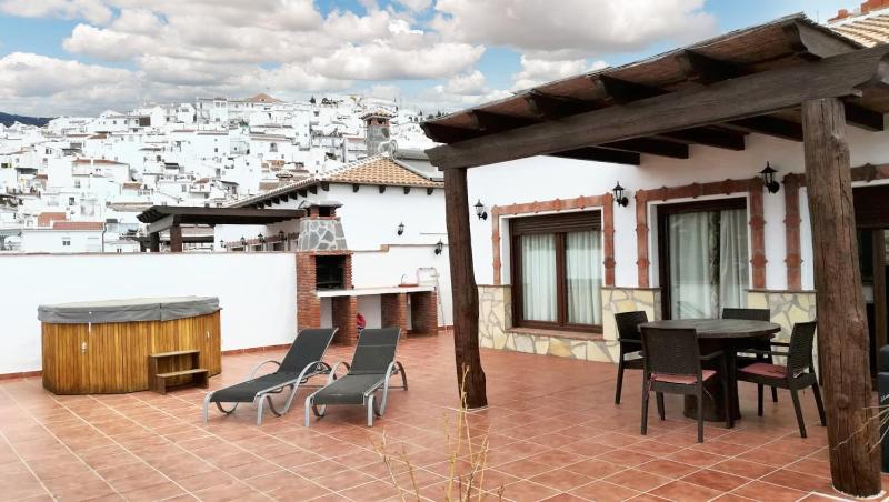 Comfortable House in Canillas de Albaida with Shared Pool - image 9