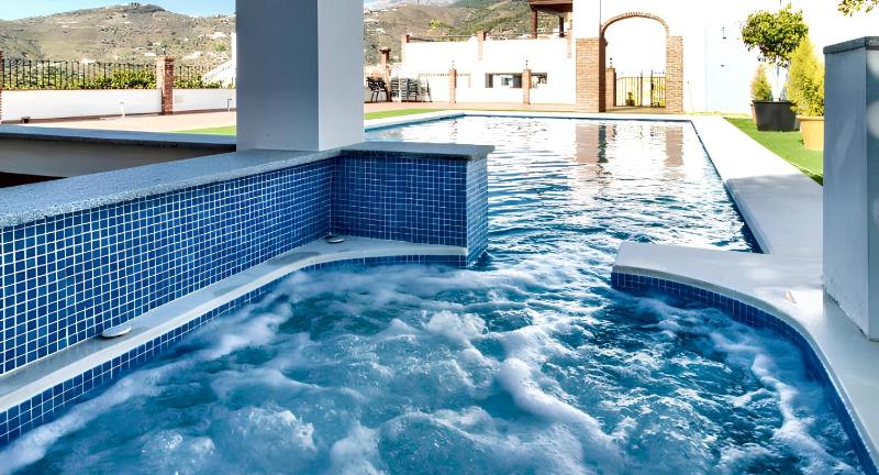 Comfortable House in Canillas de Albaida with Shared Pool - image 3
