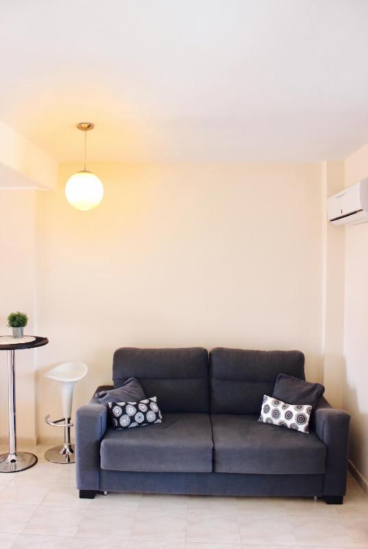 Cozy apartment in Dénia 40 m² with shared pool - image 17