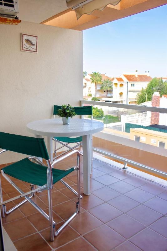 Cozy apartment in Dénia 40 m² with shared pool - image 7