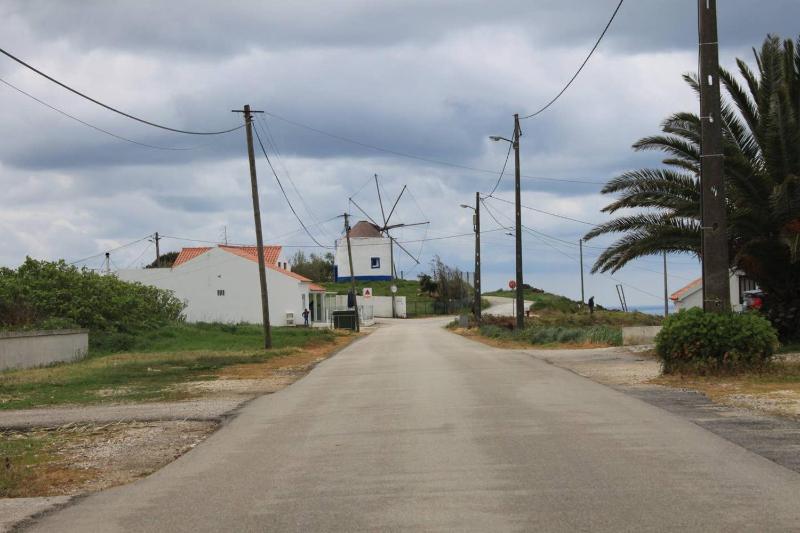 Charming House in Nazaré with Fireplace - image 8