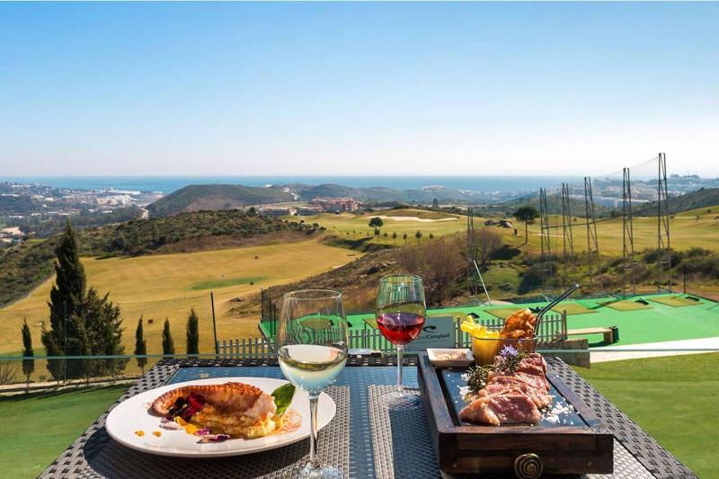 Spacious apartment in La Cala de Mijas with sea view. - image 13