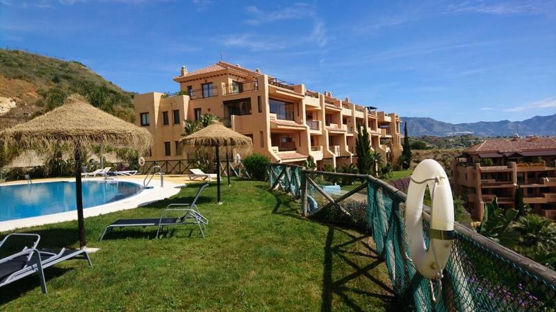 Spacious apartment in La Cala de Mijas with sea view. - image 9