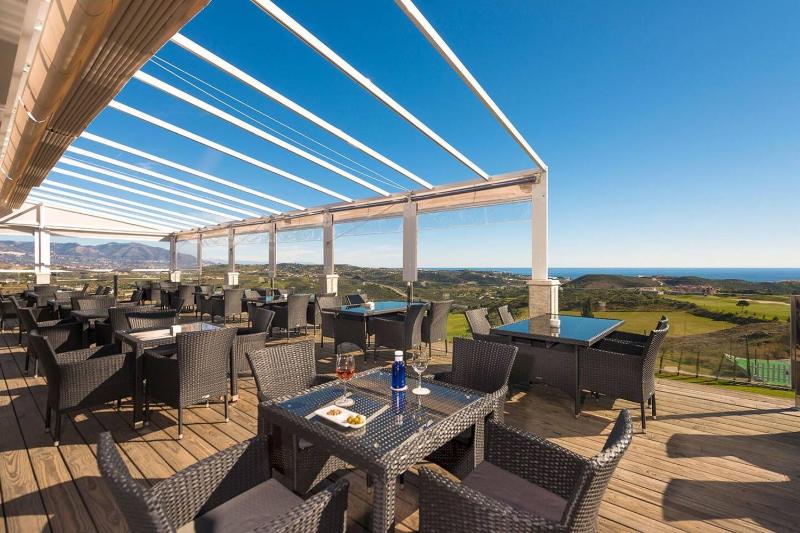 Spacious apartment in La Cala de Mijas with sea view. - image 2