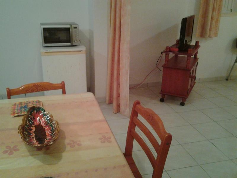 Studio cosy au Moule 30 m² avec jardin privé - image 5