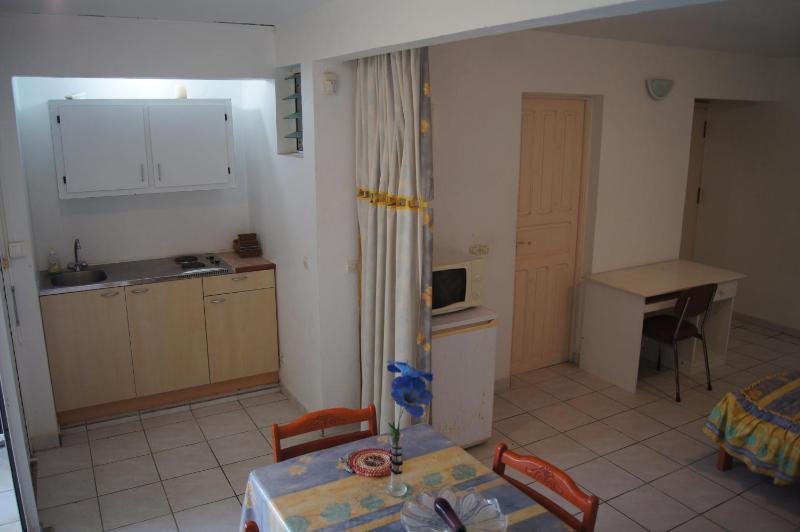 Studio cosy au Moule 30 m² avec jardin privé - image 15