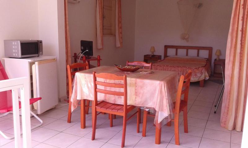 Studio cosy au Moule 30 m² avec jardin privé - image 16