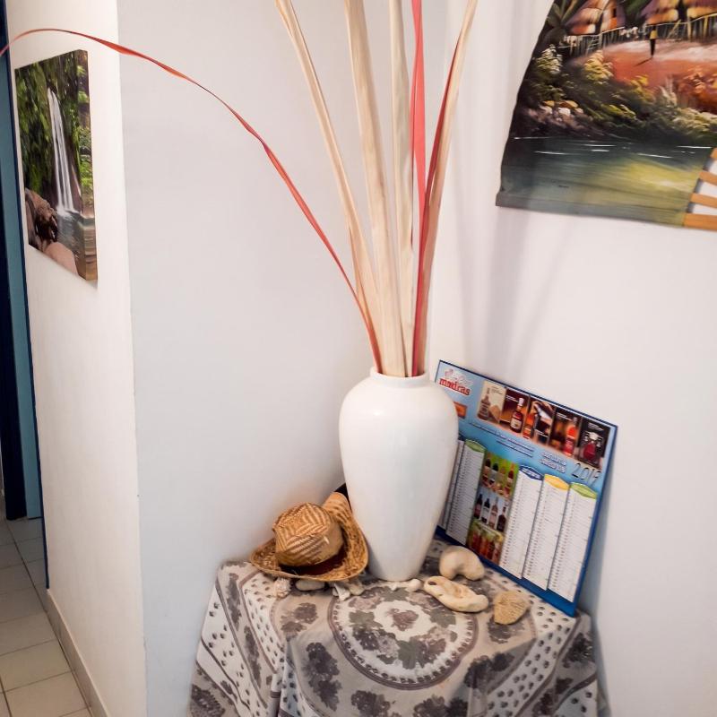 Appartement confortable avec vue sur la mer - 88 m² à Le Moule - image 14