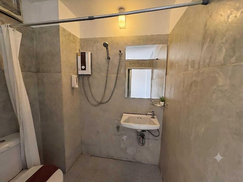 Collection O Ayothaya Hotel - image 6