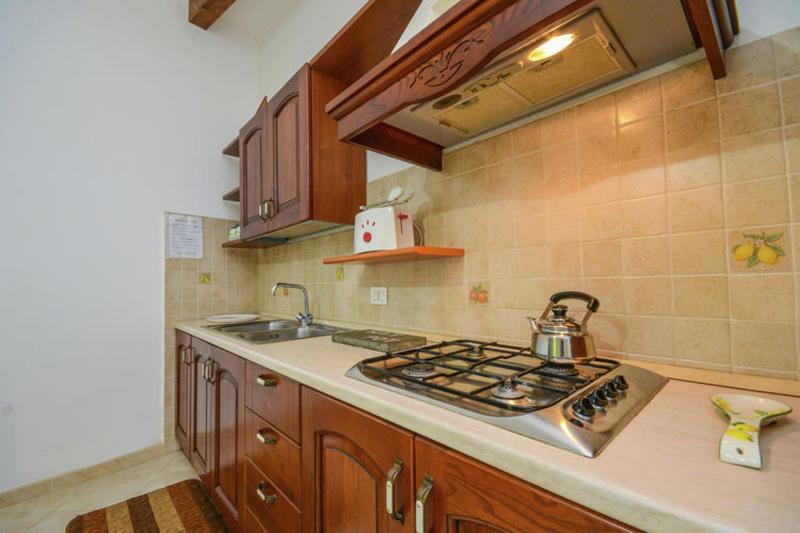Welcoming apartment in Sorrento 52 m² with sea view terrace - image 11