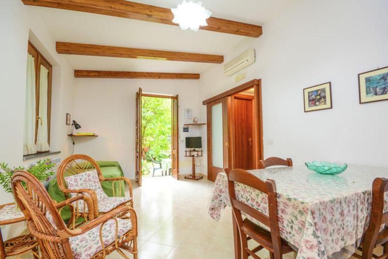 Welcoming apartment in Sorrento 52 m² with sea view terrace - image 3