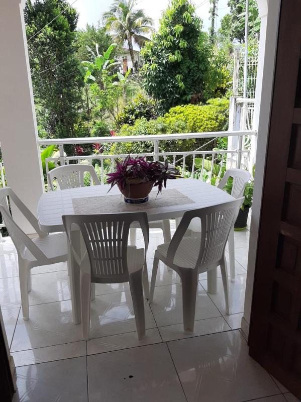 Appartement charmant à Sainte-Marie avec terrasse de 88 m² - image 1
