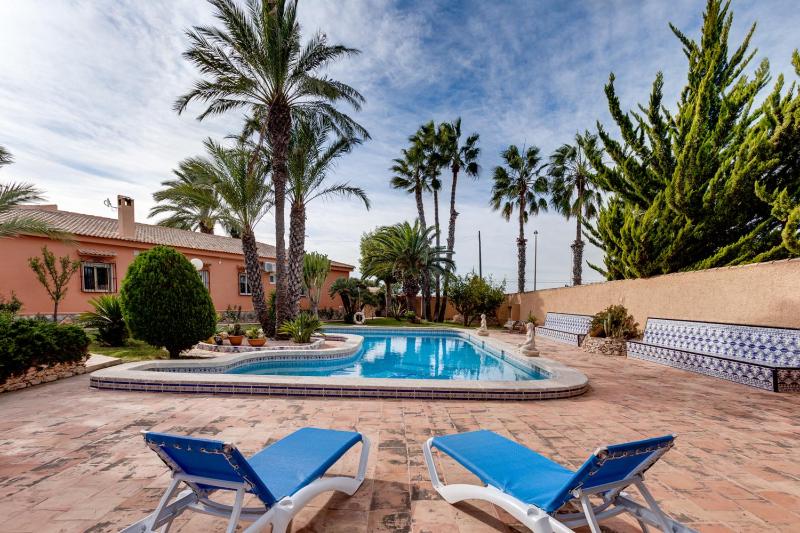 Charming Villa in Torrevieja with Private Pool - image 8