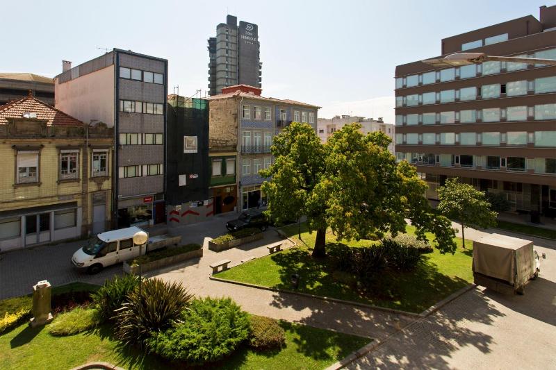 Charming Apartment in Porto - 50 m² - Modern Comfort - image 4
