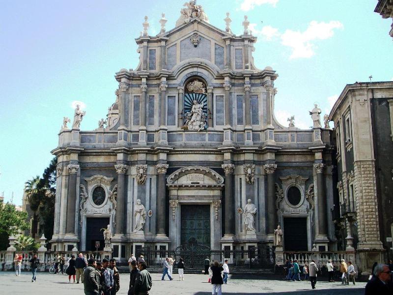 Spacious Apartment in Catania terrace & city view - image 21