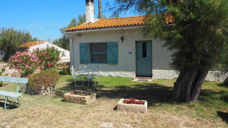 Charmante maison en Camargue avec piscine partagée - image 24