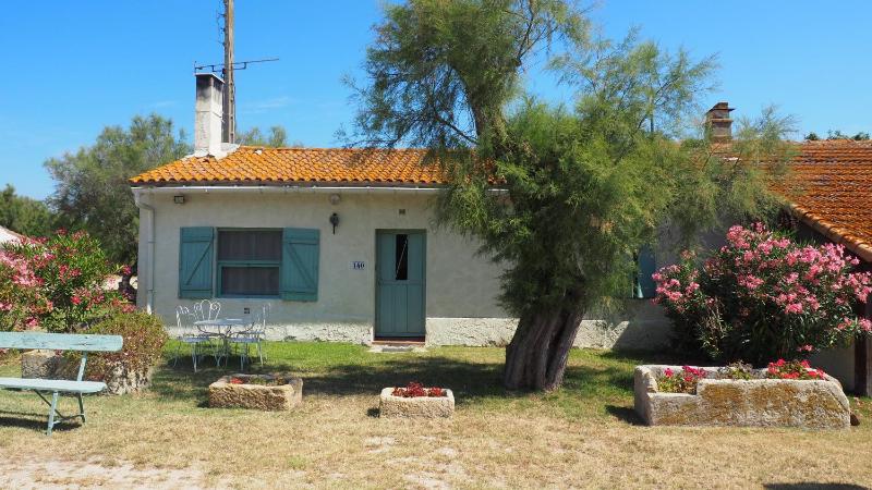 Charmante maison en Camargue avec piscine partagée - image 23