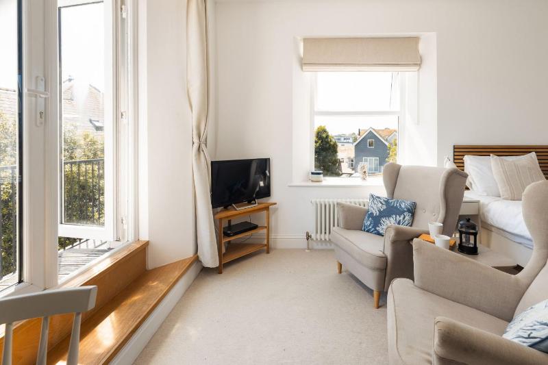 Sunrise Studio Apartment - image 4