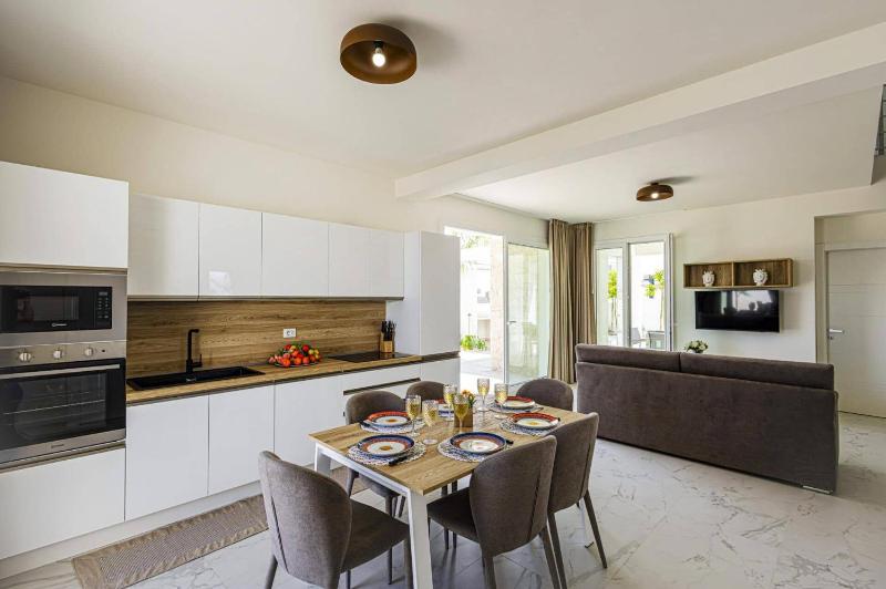 Villa Selene by Villa Plus - image 8