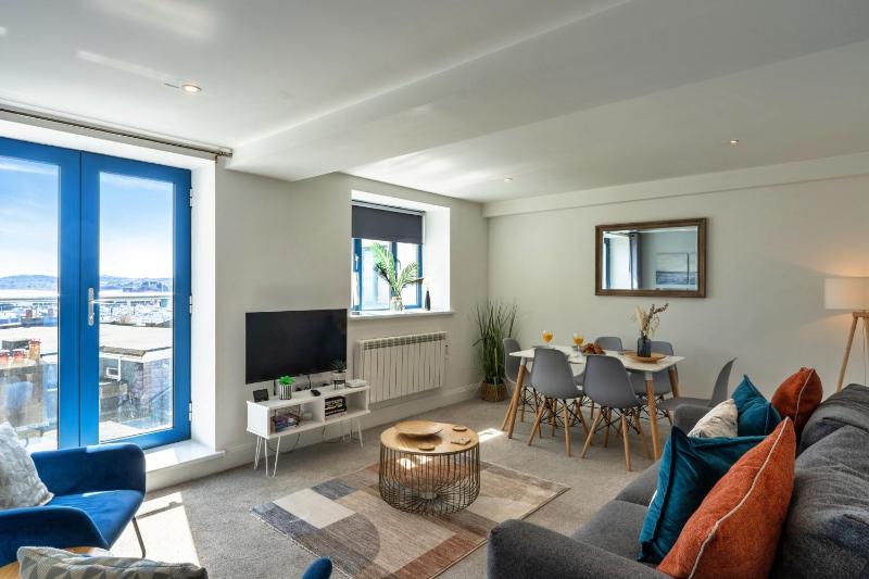 Finest Retreats - Harbour View - image 1
