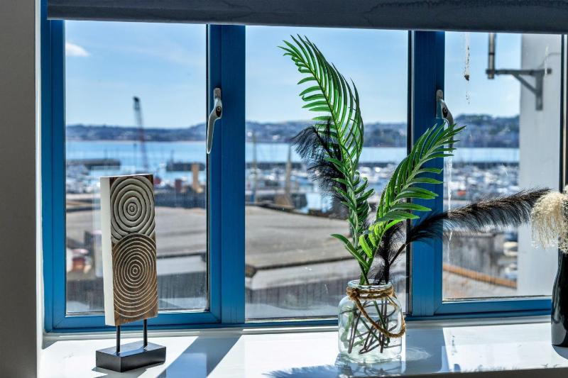 Finest Retreats - Harbour View - image 12