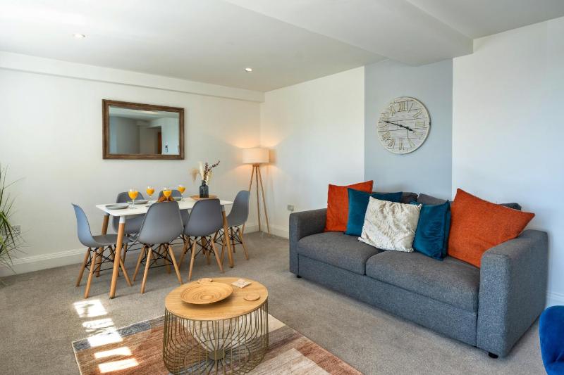 Finest Retreats - Harbour View - image 9
