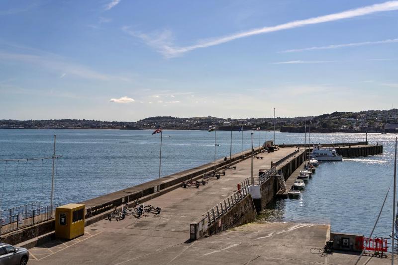 Finest Retreats - Harbour View - image 8