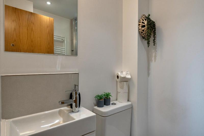 Finest Retreats - Harbour View - image 3