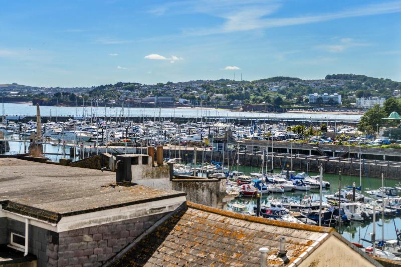 Finest Retreats - Harbour View - image 15