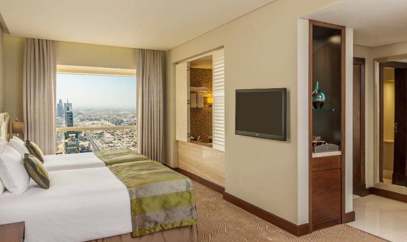 Premium King Room image 3