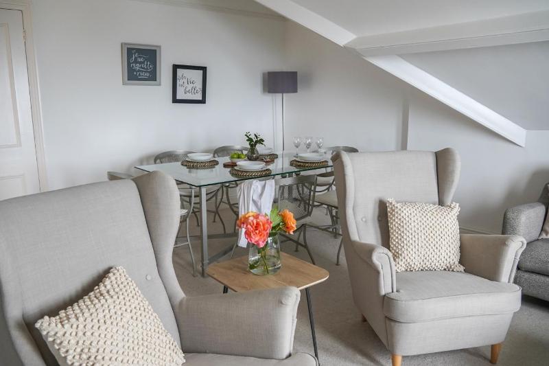 Ocean Waves Apartment - image 15