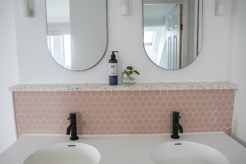 Ocean Waves Apartment - image 3