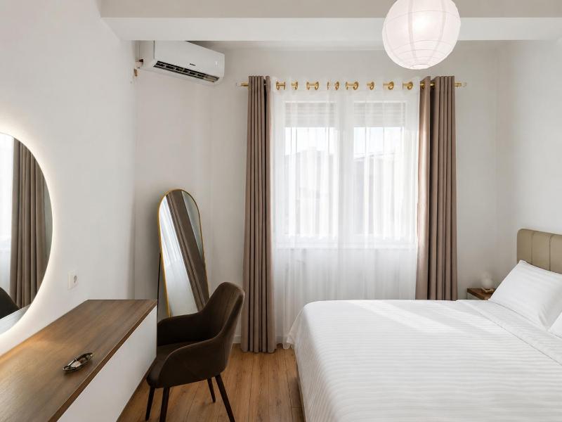 Matisse No7 - One Bedroom Apartment With Balcony - image 11