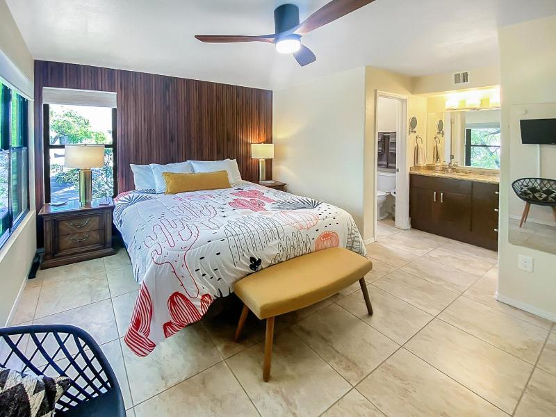Spacious Tucson Retreat 3 King Beds PoolsSpas Mountain Views HikingGolf - image 46