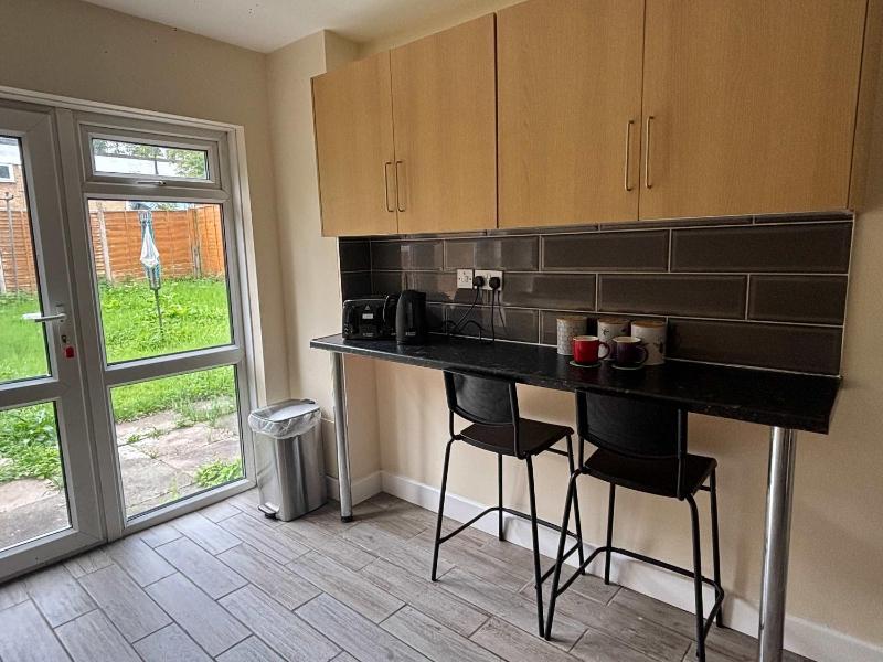 Spacious 5-Bedroom in central Birmingham Garden & Parking - image 29