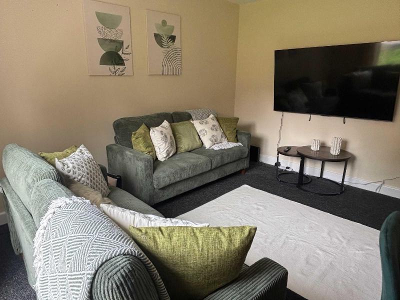 Spacious 5-Bedroom in central Birmingham Garden & Parking - image 34