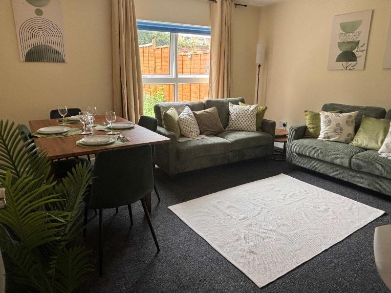 Spacious 5-Bedroom in central Birmingham Garden & Parking - image 40