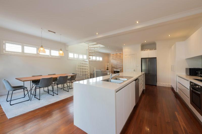 Renovated 3 Bedroom Family Home in Richmond - image 11