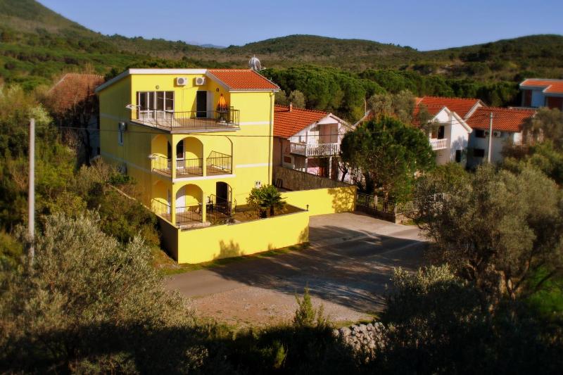 Two-Bedroom Apartment with Terrace image 4