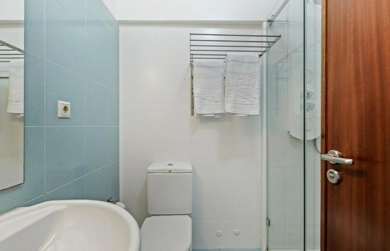 Spacious 3 Bedroom Apartment in Lisbon - image 15