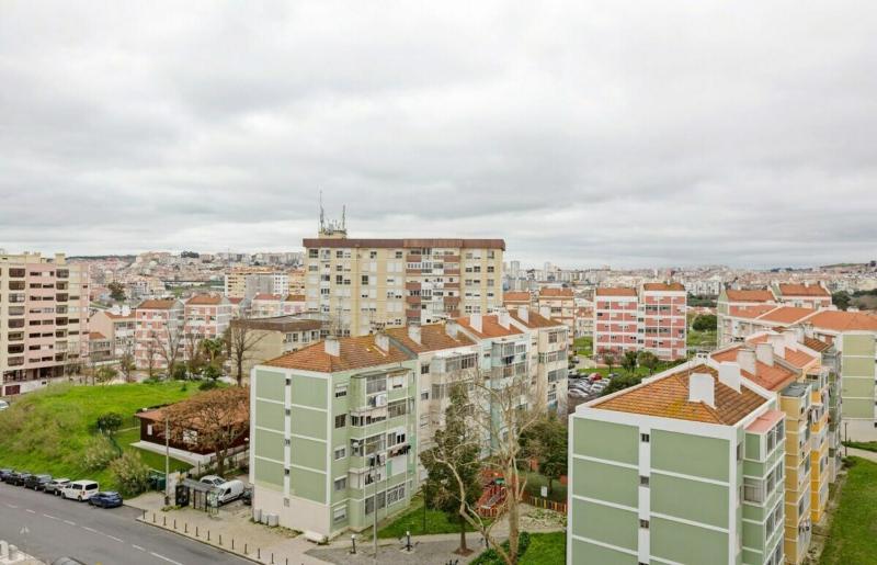 Spacious 3 Bedroom Apartment in Lisbon - image 6