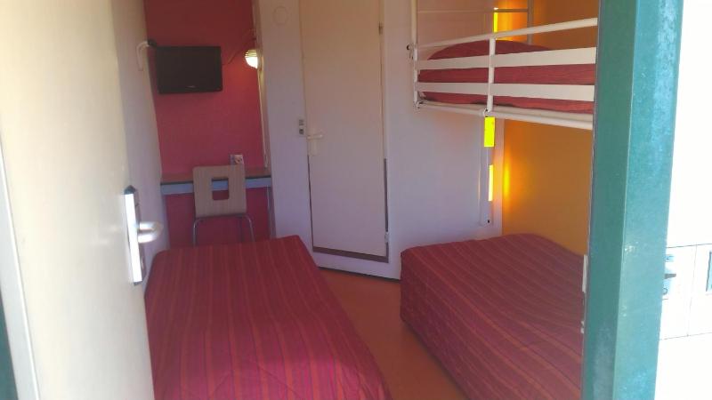 Triple Room (3 Single Beds) image 3