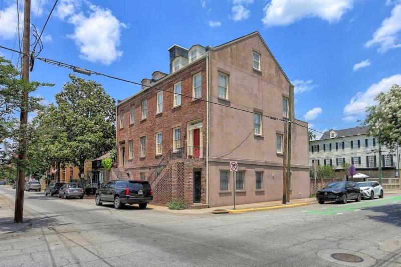 Chic Historic District Retreat Walk to Forsyth & River Street - image 9