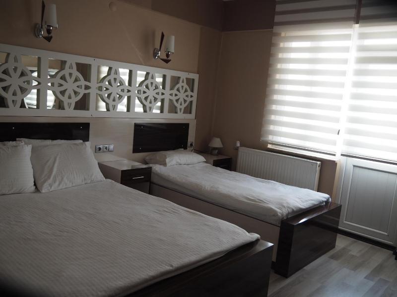 Deluxe Triple Room with Balcony image 2