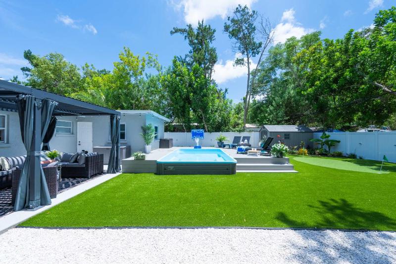 Charlotte Ave Coastal Retreat Private Pool Fire Pit & Backyard Lounge - image 15